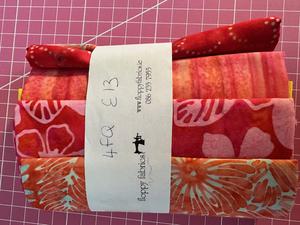 Metre Scrap 6022 - 1m with 4 Fat Quarters. Product thumbnail image